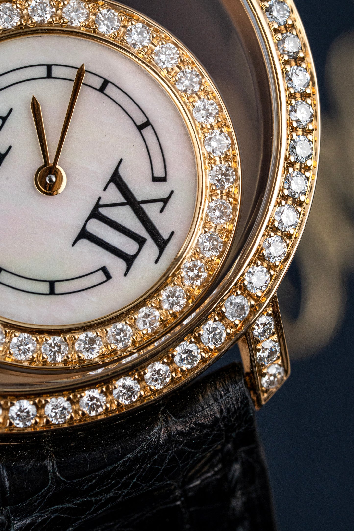 Chopard Happy Diamonds 36mm Mother of Pearl - Ref. 20/7230